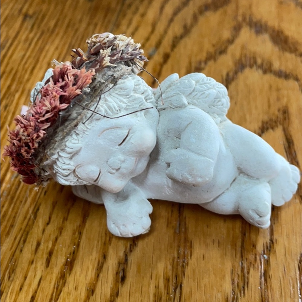 Dreamsicles brand figurine.  Home decor.